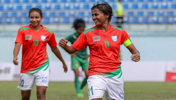 এই ট্রফি সারা দেশের মানুষের: সাবিনা খাতুন