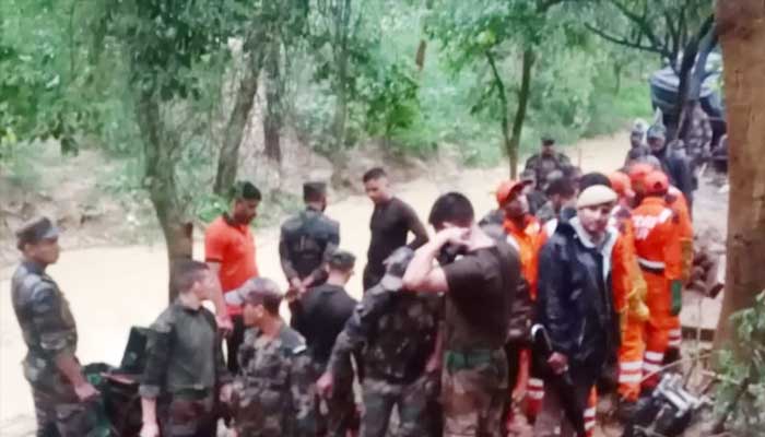 লক্ষ্ণৌতে বৃষ্টিতে দেয়াল ধসে নয়জনের মৃত্যু