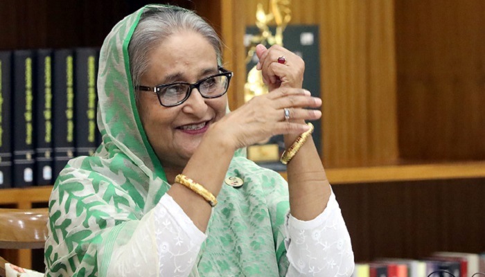 ‘এই দেখেন আপনাদের দেয়া বালা পরে আছি’