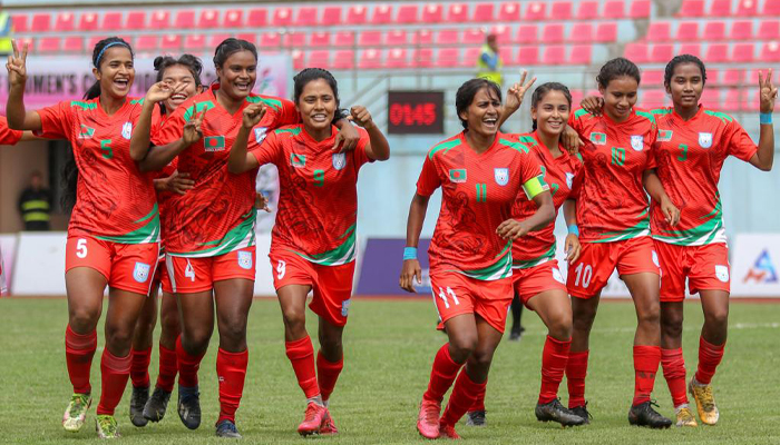 দুই গোলে এগিয়ে বাংলাদেশ