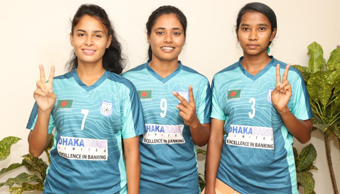 ‘লাগেজকাণ্ডে’ ক্ষতিপূরণ পেলেন তিন নারী ফুটবলার