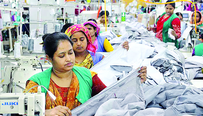রপ্তানি আয়ে উল্লম্ফন শীর্ষে পোশাক খাত