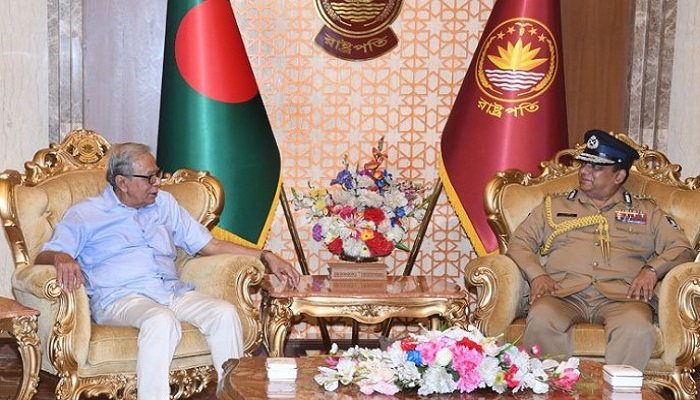 রাষ্ট্রপতির সাথে বিদায়ী আইজিপির সাক্ষাৎ