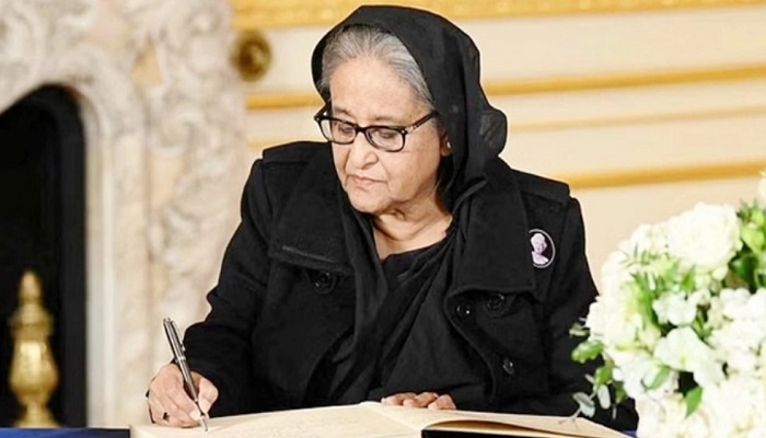 রানি এলিজাবেথের মরদেহে প্রধানমন্ত্রীর শ্রদ্ধা
