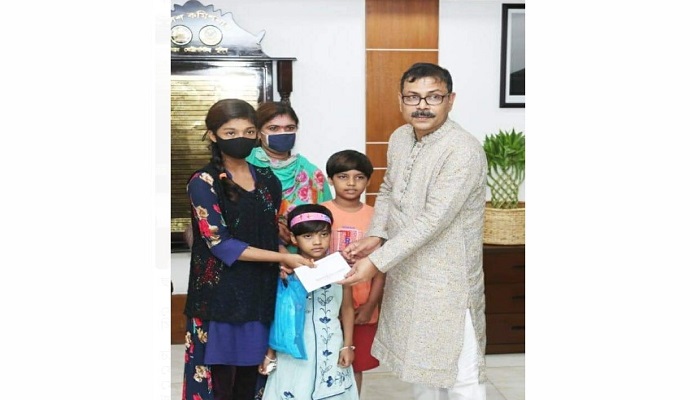অসহায় মায়ের আবেদনে সাড়া দিলেন সিএমপি কমিশনার