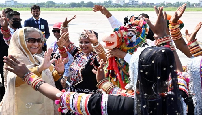 ভারতীয় শিল্পীদের সঙ্গে নাচলেন প্রধানমন্ত্রী (ভিডিও)