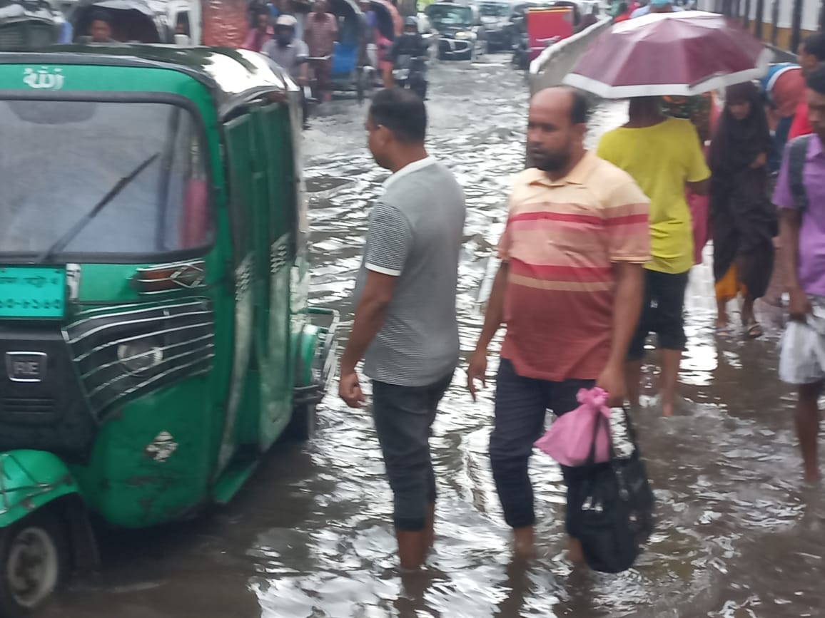 রাজধানীতে ঝুম বৃষ্টি, ভোগান্তিতে নগরবাসী