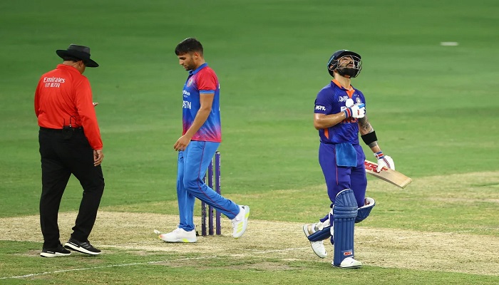 কোহলির প্রথম সেঞ্চুরিতে বড় সংগ্রহ ভারতের