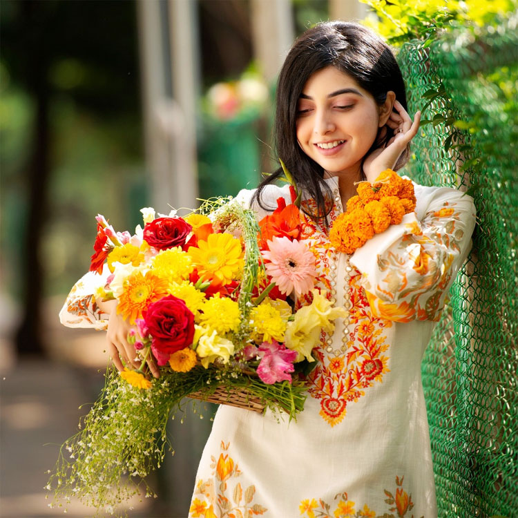 পড়শীর ‘এখানে প্রেম শেখানো হয়’