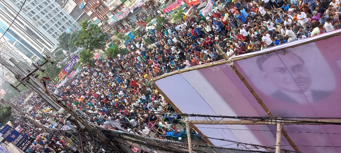 নয়াপল্টনে বিএনপি’র প্রতিবাদ সমাবেশ চলছে