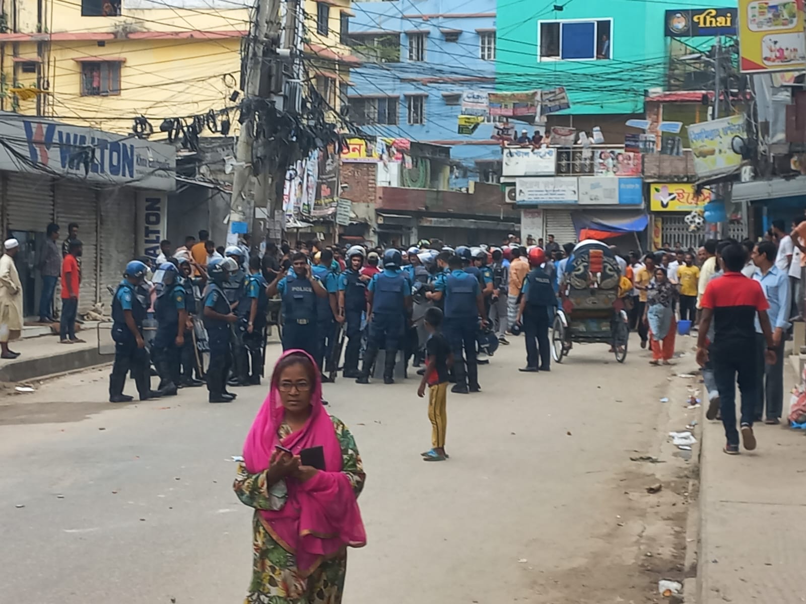 হাজারীবাগে আ.লীগ-বিএনপি সংঘর্ষ