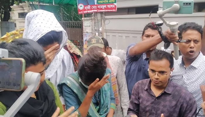 অনশন বাতিলের ঘোষণা ইডেনের বহিষ্কৃত নেত্রীদের