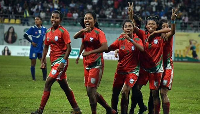 ট্রফি হাতে দেশে ফিরলেন সাবিনারা