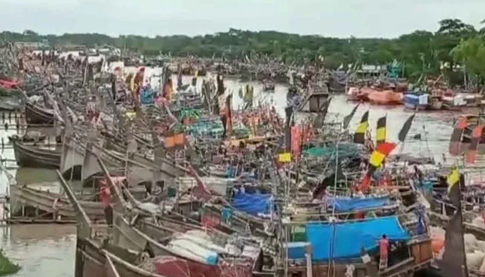 পটুয়াখালীতে ৫ হাজার ট্রলার নিরাপদ আশ্রয়ে