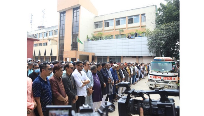 এফডিসিতে গাজী মাজহারুল আনোয়ারের জানাজা সম্পন্ন