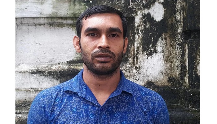 জাহালম পেলেন ৫ লাখ টাকার চেক