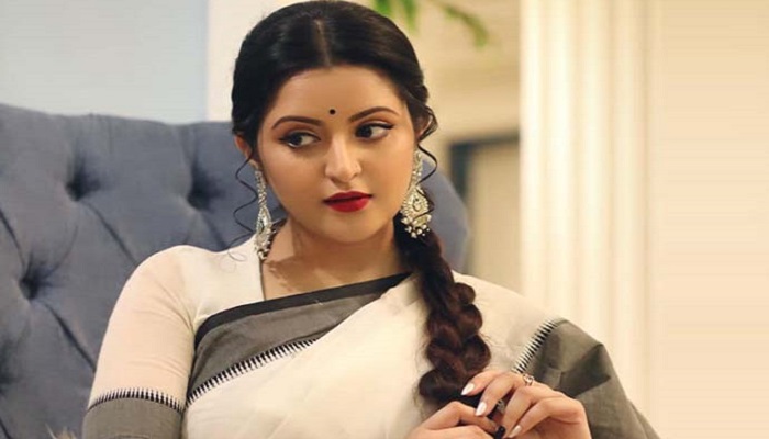 পরী মণিকে সশরীরে আদালতে হাজির হতে আবেদন