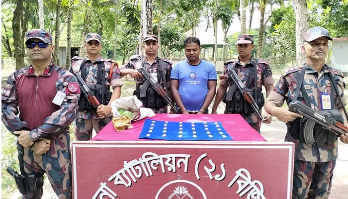 বাজারের ব্যাগে কোটি টাকার সোনার বার