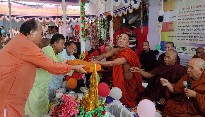 মাসব্যাপী কঠিন চীবর দান উৎসব শুরু