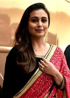 যেভাবে কাটছে মুখার্জিদের পূজা