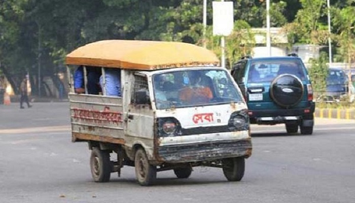 লেগুনার চাকা ফেটে চালক নিহত
