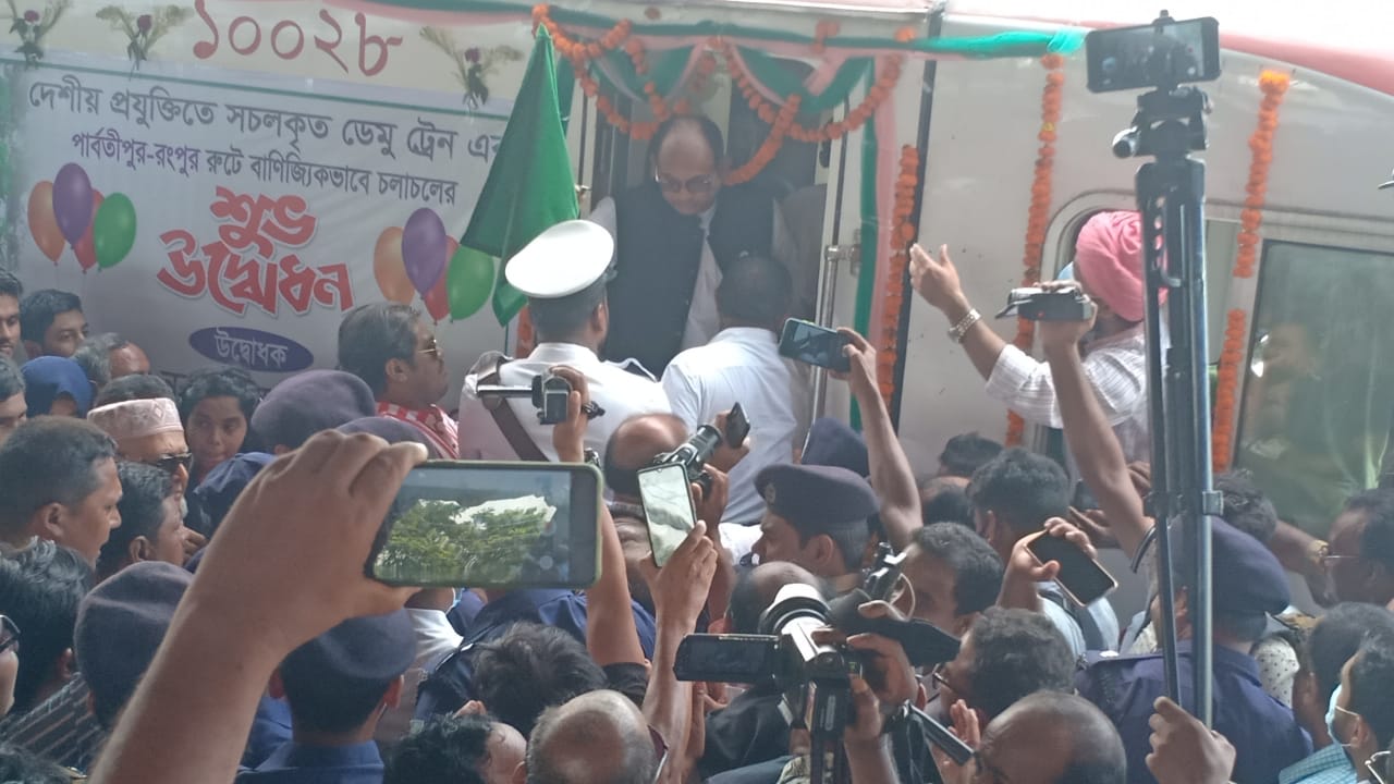 পার্বতীপুর-রংপুর রেলপথে ডেমু চলাচল শুরু