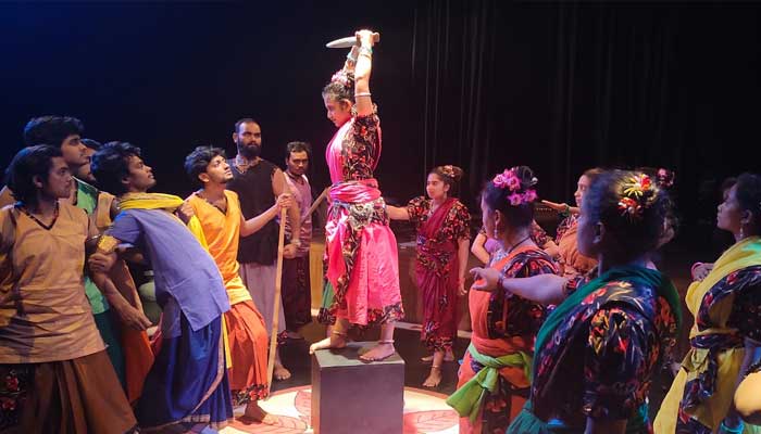 ঢাবির নাটমণ্ডলে ‘মহুয়া’ পালার মঞ্চায়ন শুরু