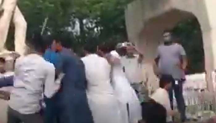 আবরারের স্মরণসভায় ছাত্রলীগের হামলা, আহত ১৩