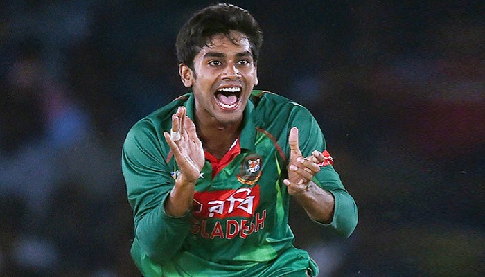 বাবরকে ফিরিয়ে প্রথম আঘাত মিরাজের