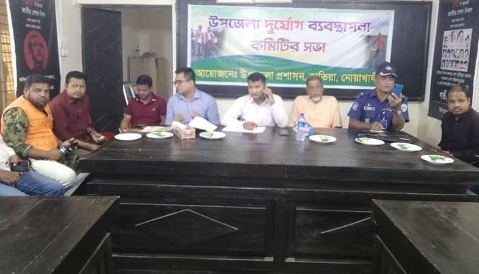 নোয়াখালীতে মাইকিংয়ের পর আশ্রয়কেন্দ্রে আসছে মানুষ