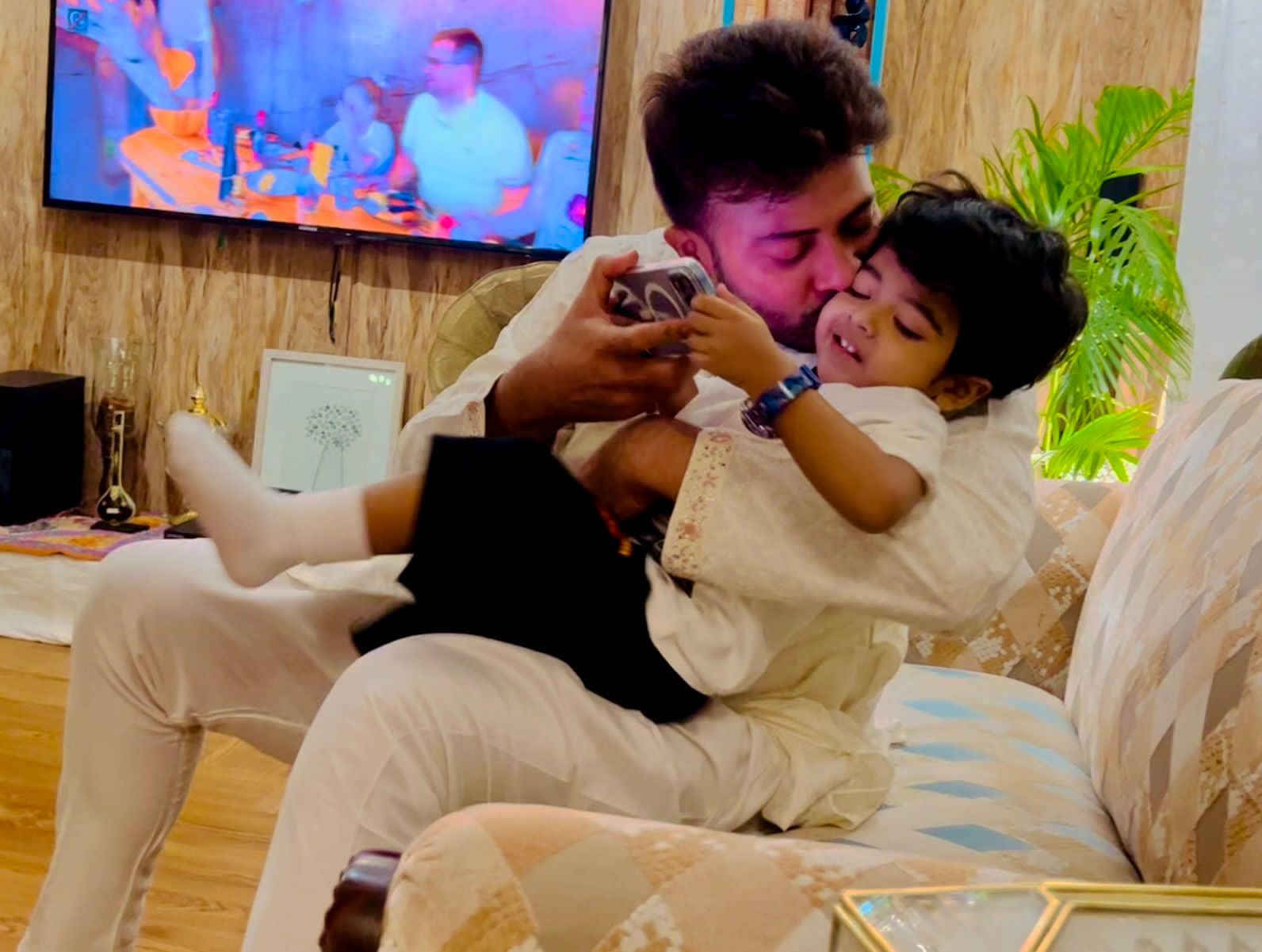 ক্ষুদে নায়ক শেহজাদ খান বীর, শাকিব-বুবলীর আদরের ছেলে