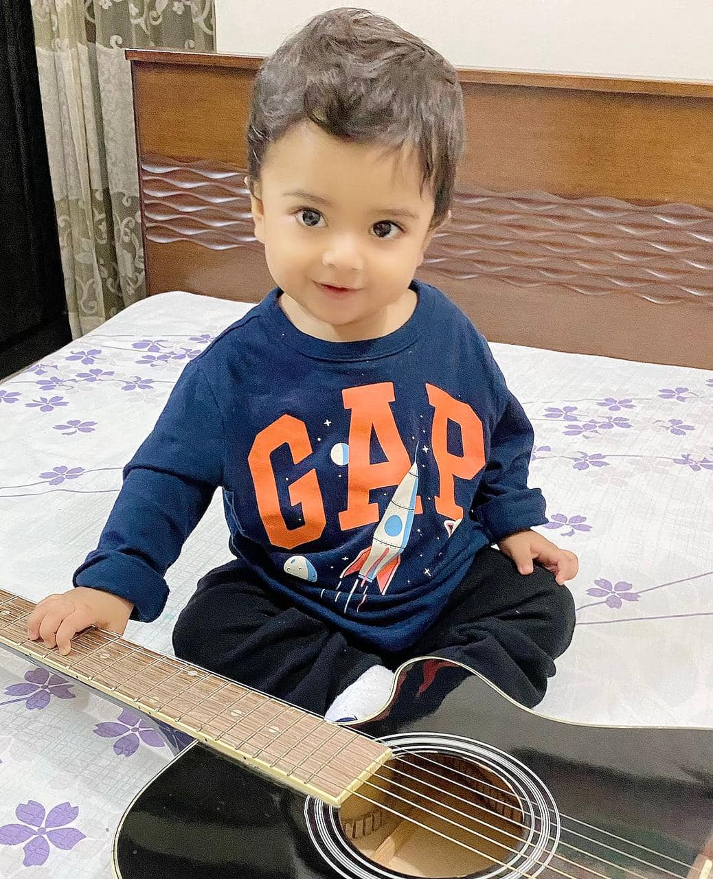 ক্ষুদে নায়ক শেহজাদ খান বীর, শাকিব-বুবলীর আদরের ছেলে