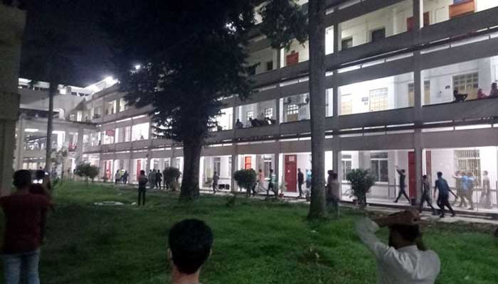 রামেকে ইন্টার্ন চিকিৎসকদের কর্মবিরতি