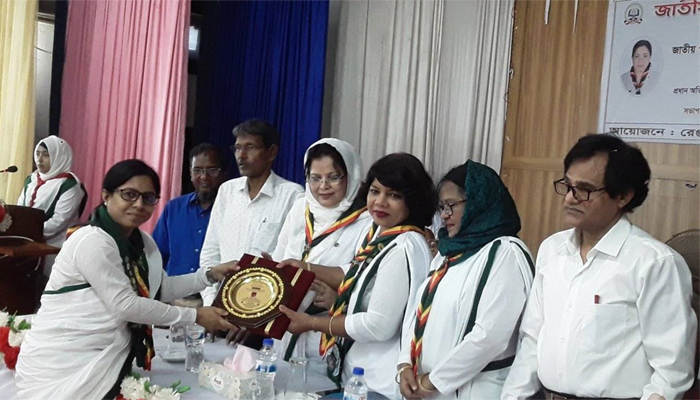 জাতীয় পর্যায়ে শ্রেষ্ঠ শিক্ষক রোজিনাকে সংবর্ধনা