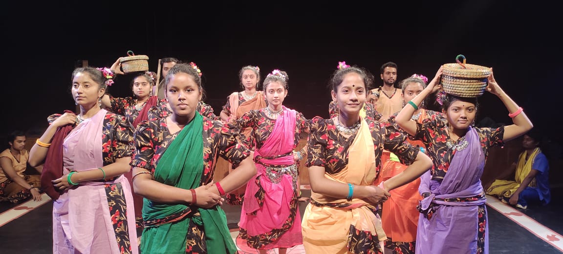 ঢাবির নাটমণ্ডলে ‘মহুয়া’ পালার মঞ্চায়ন শুরু