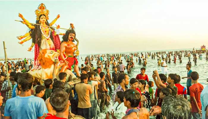 কক্সবাজারে প্রতিমা বিসর্জনে লাখো মানুষের ঢল