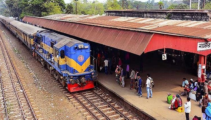নাটোরে ২ ঘণ্টা পর ট্রেন চলাচল স্বাভাবিক