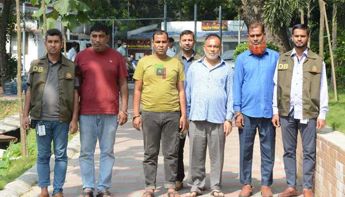 ২৬ বছর ধরে প্রতারণা, বাদ যায়নি সাবেক আমলারাও