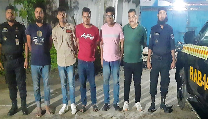 আখাউড়ায় ভারতীয় নাগরিকসহ গ্রেপ্তার ৫