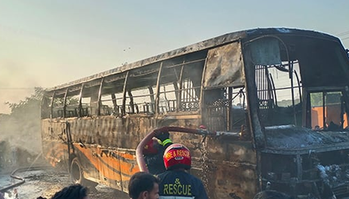 মোটরসাইকেল টেনেহিঁচড়ে নিতে নিতে পুড়ল বাস
