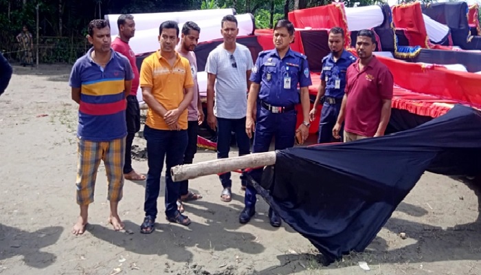 ঘূর্ণিঝড়ে পূজামণ্ডপ লণ্ডভণ্ড, আহত ৫