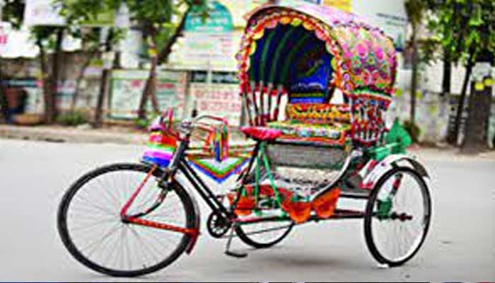 রিকশা আটক করায় পাঁচটি ট্রাফিক বক্সে হামলা