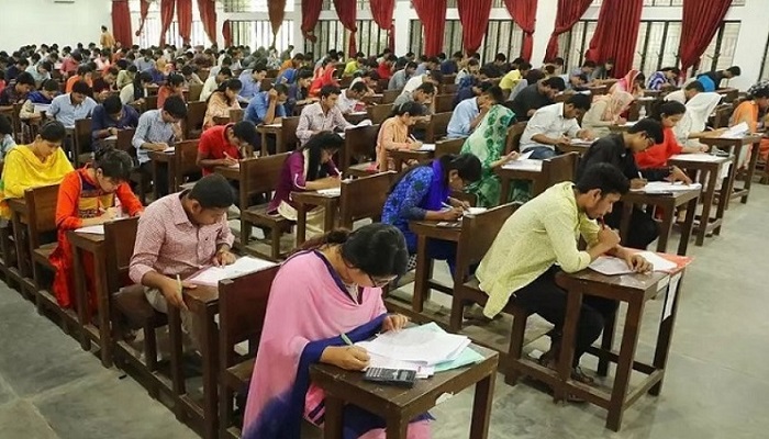 ১০ লাখ চাকরিপ্রার্থীর পরীক্ষা একই দিনে