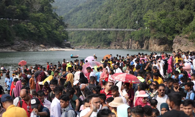 দুর্গোৎসবের ছুটিতে সিলেটে পর্যটকের ঢল