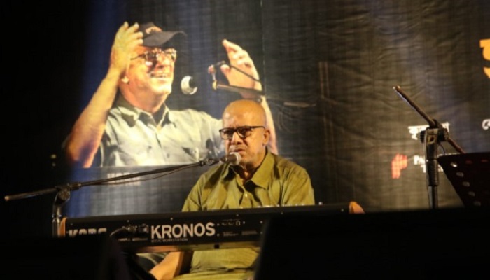 ঢাকা আন্দোলিত হলো সুমনে