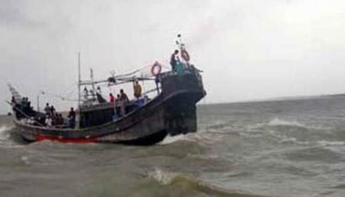 পদ্মা নদীতে যাত্রীবাহী ট্রলারে ডাকাতি, স্বর্ণালংকার লুট