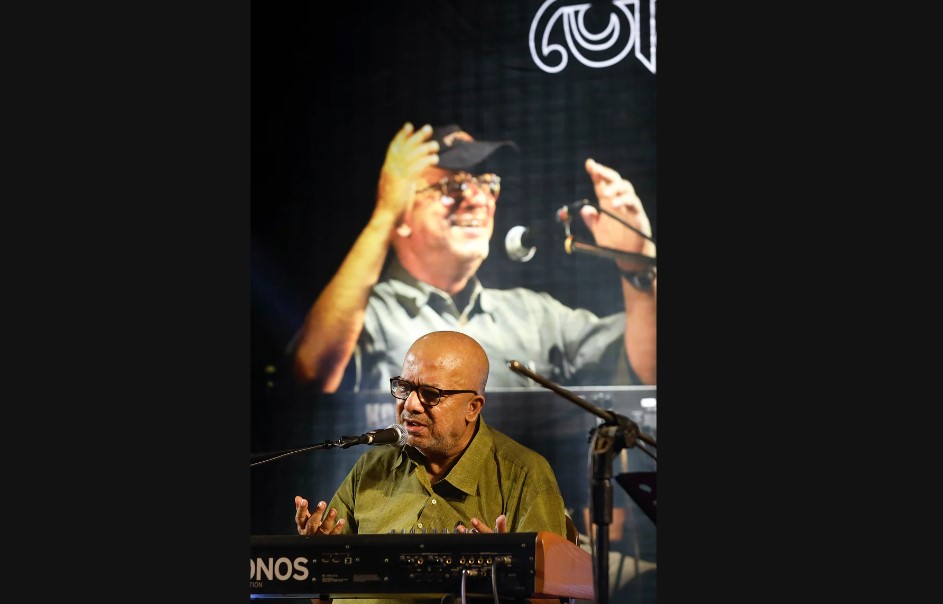 ঢাকা আন্দোলিত হলো সুমনে