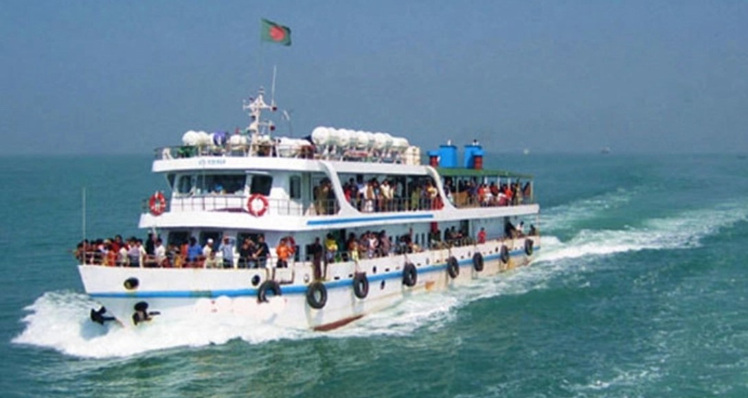 সেন্টমার্টিনে আটকা চার শতাধিক পর্যটক নিয়ে ফিরছে জাহাজ