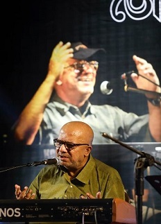 ঢাকা আন্দোলিত হলো সুমনে