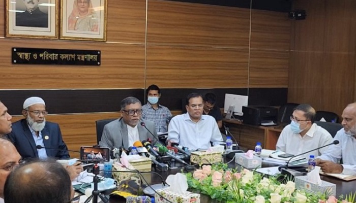 ফার্মেসির লাইসেন্স বাতিল নিয়ে যা বললেন স্বাস্থ্যমন্ত্রী